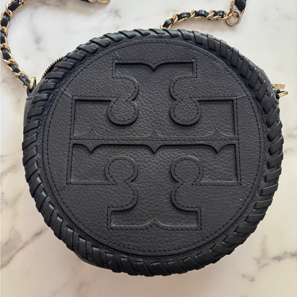 Gorgeous black Tory Burch crossbody circular bag